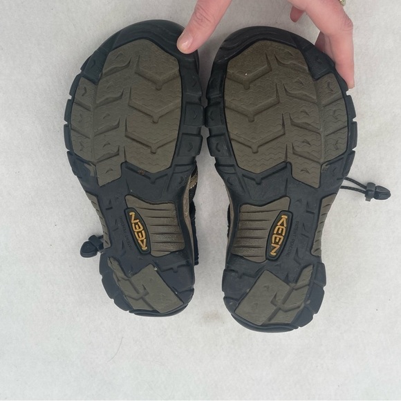 KEEN Men’s Newport Waterproof Sandals trail hiking shoe brown/black size: 8 main image 7
